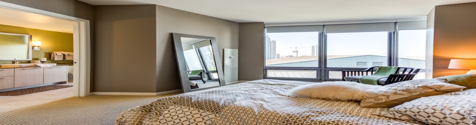 Panoramic View of the City, Grand Bay Windows, LED efficient Lighting, Solar Window Shades Panoramic View of the City, Grand Bay Windows, LED efficient Lighting, Solar Window Shades