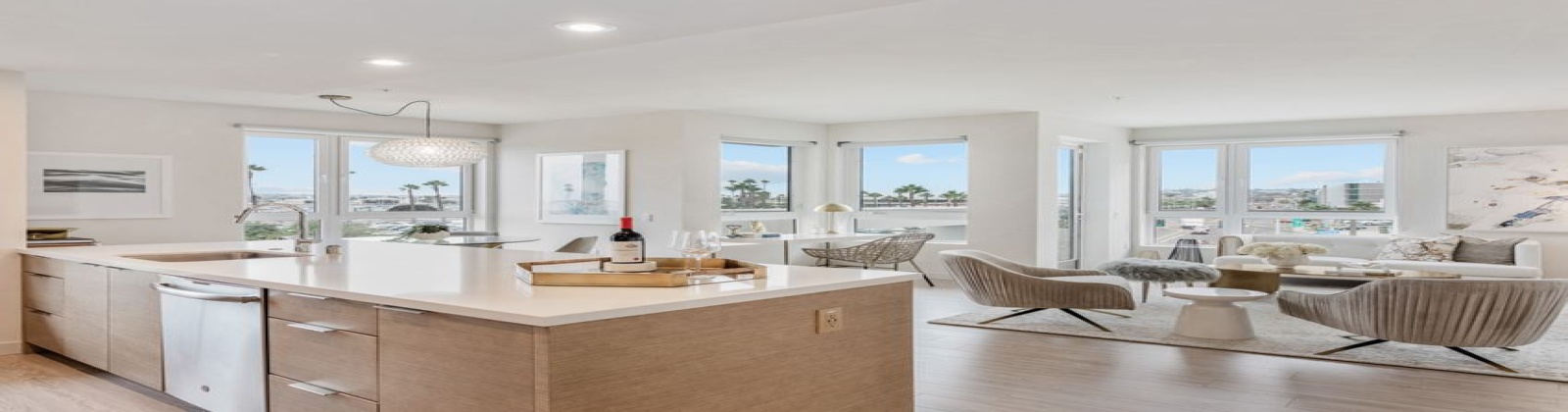 9-foot vaulted ceilings, granite countertops