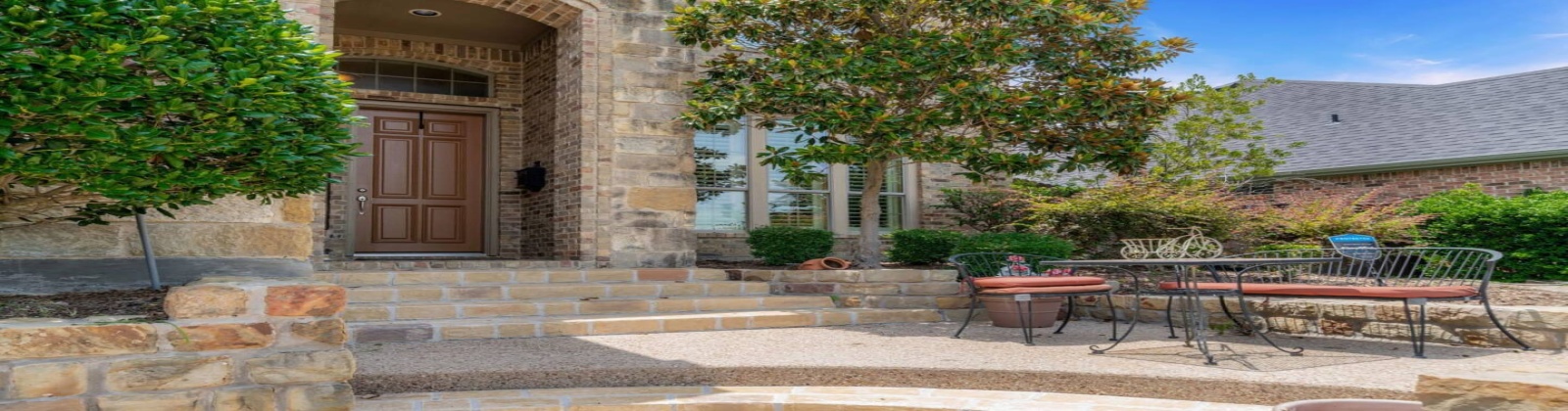 Fully furnished, executive rental with pool in North Dallas, easy access to DFW