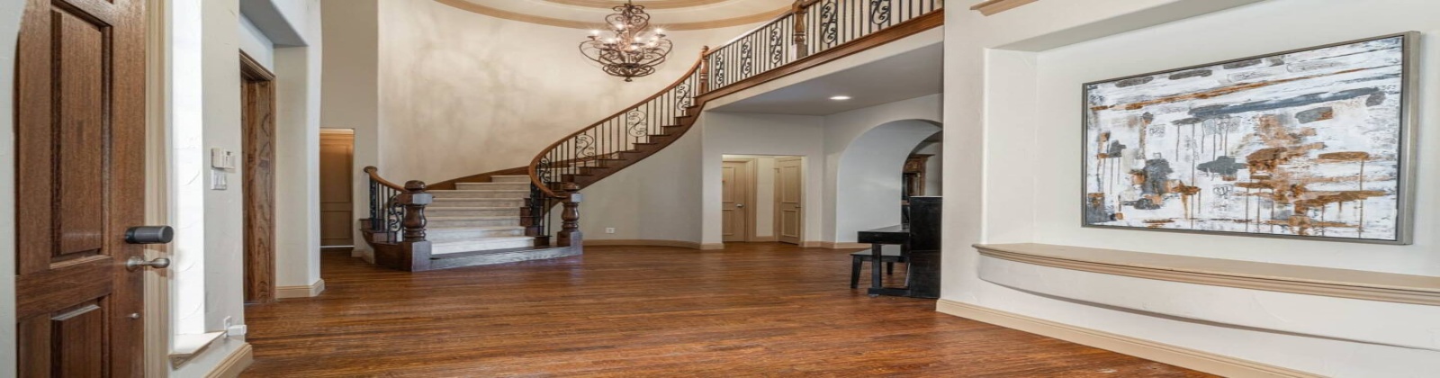 Fully furnished, executive rental with pool in North Dallas, easy access to DFW