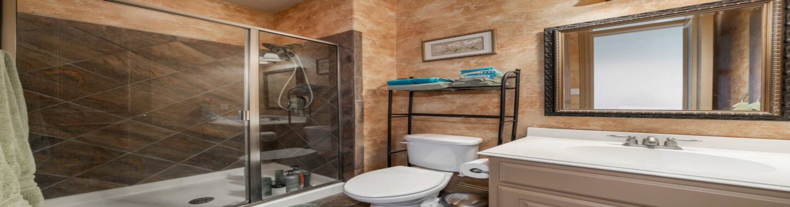 Fully furnished, executive rental with pool in North Dallas, easy access to DFW