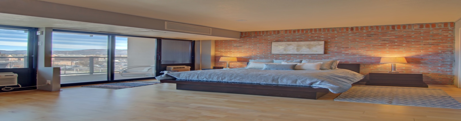 spacious bedroom 2 walk in closets