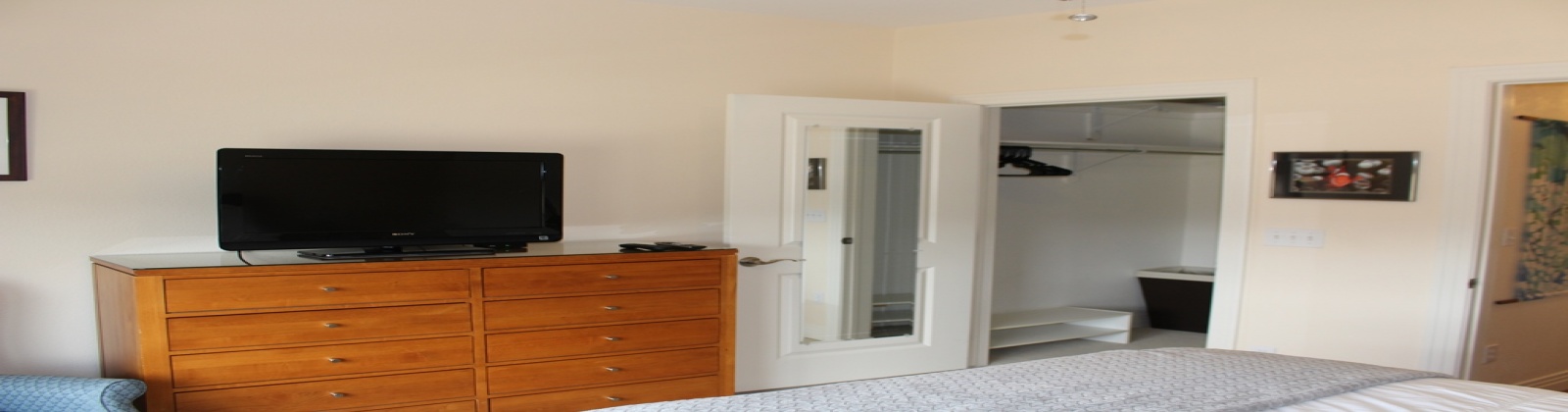 1 Bedroom/1 Bath 2nd floor condo at Dry Creek Crossing Condominiums.  Features fireplace, granite countertops, breakfast bar, large balcony, large walk-in closet, elevator access, and 1 attach heated garage parking space.  Convenient additional and visitor parking.  Beautiful mountain views!

Amenities include: business center, pool table, and card tables.  The 4000 sq. ft. clubhouse includes a 24-Hour fitness center with free weights, cardio machines, and circuit-training equipment. Condo and townhome residents also have access to a meeting room, heated community pool, spa, and entertainment/lounge area on the clubhouse\'s outdoor terrace

A block from Light Rail Station, minutes from Park Meadows Mall, and just a quarter mile east of I-25. An impressive variety of shopping, dining, and entertainment is just minutes from your door step!  All in the heart of DTC!