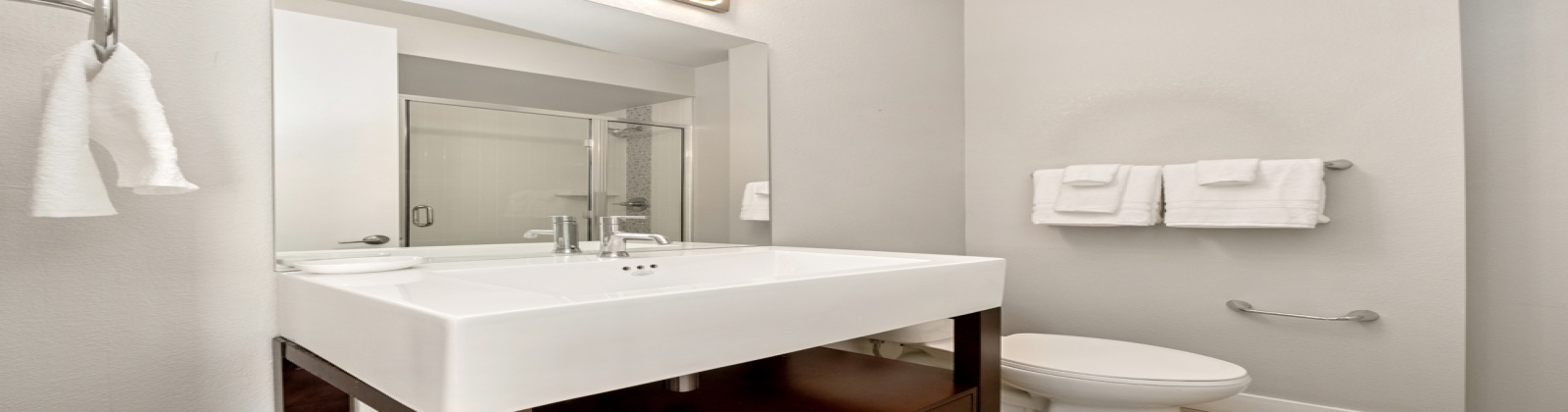 3 Bedroom/3.5 Bathroom property is located just steps away from the hustle and bustle of Downtown Denver.  Features stainless steel appliances, breakfast bar, high end/leather furnishings, fireplace, desk, private balcony, private rooftop deck, and 2-car attached garage.

Property is within walking distance to the Denver Art Museum, Clyfford Still Museum, numerous restaurants, cafes, and shops.  There are multiple yoga studios and fitness centers in the area as well.