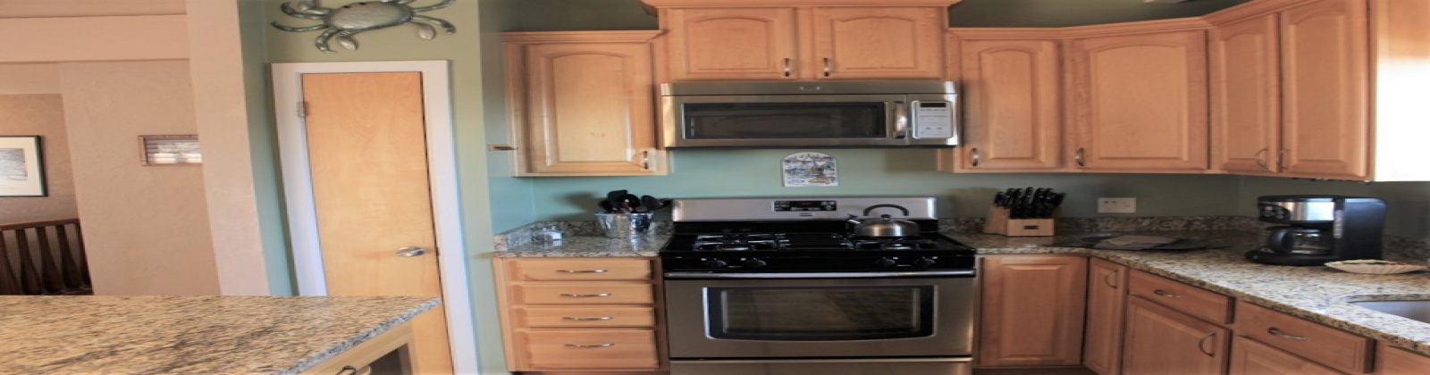 3 Bedroom 3 Bathroom property has amazing views of downtown Denver and is a stone\'s throw away from 6th Avenue. Hardwood floors are featured throughout the main floor, along with granite countertops, stainless steel appliances, enclosed office space, floor-to-ceiling windows, private outdoor space, raised deck, and 2-car detached garage.