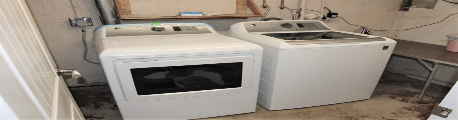 3 Bedroom 3 Bathroom property has amazing views of downtown Denver and is a stone\'s throw away from 6th Avenue. Hardwood floors are featured throughout the main floor, along with granite countertops, stainless steel appliances, enclosed office space, floor-to-ceiling windows, private outdoor space, raised deck, and 2-car detached garage.