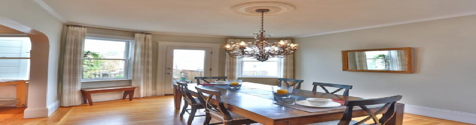 2 Bedroom and 2 Bathroom flat in Noe Valley. Features: elegant textured moldings reminiscent of turn-of-the century design, work desk, pull-out sofa, mirrored closets, walk-in closets, stool seating at the kitchen island, clawfoot bathtub, large outdoor wooden deck with views, and view of the Twin Peaks mountain to the west. This is an upper floor unit. There is no assigned parking with the property, but street parking is not difficult as there are no time restrictions.

Short walk to the vibrant commercial corridor of 24th Street featuring a Whole Foods market, boutiques, bars, Starbucks and Zagat rated restaurants. Corporate shuttles are within walking distance.