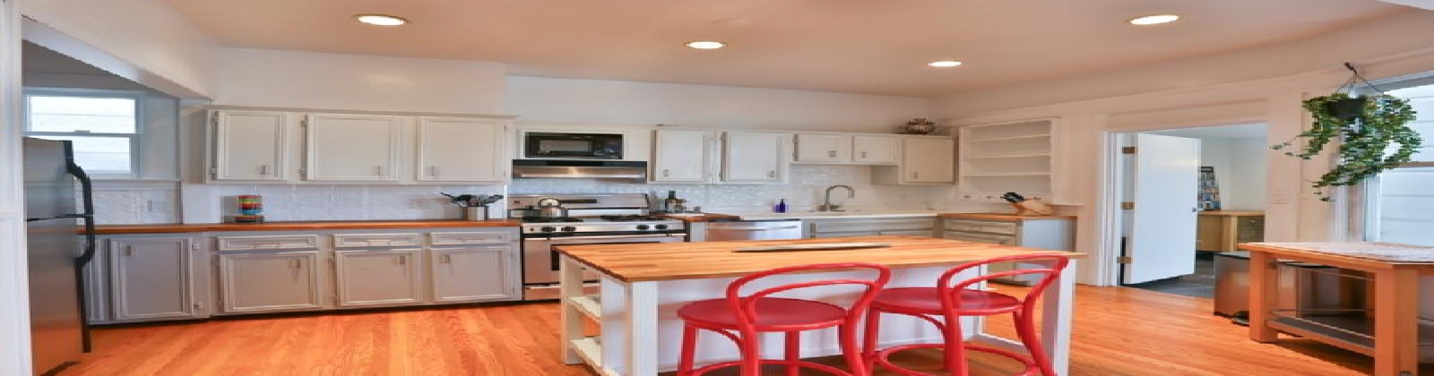 2 Bedroom and 2 Bathroom flat in Noe Valley. Features: elegant textured moldings reminiscent of turn-of-the century design, work desk, pull-out sofa, mirrored closets, walk-in closets, stool seating at the kitchen island, clawfoot bathtub, large outdoor wooden deck with views, and view of the Twin Peaks mountain to the west. This is an upper floor unit. There is no assigned parking with the property, but street parking is not difficult as there are no time restrictions.

Short walk to the vibrant commercial corridor of 24th Street featuring a Whole Foods market, boutiques, bars, Starbucks and Zagat rated restaurants. Corporate shuttles are within walking distance.