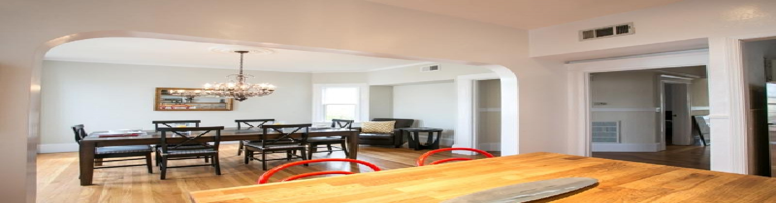 2 Bedroom and 2 Bathroom flat in Noe Valley. Features: elegant textured moldings reminiscent of turn-of-the century design, work desk, pull-out sofa, mirrored closets, walk-in closets, stool seating at the kitchen island, clawfoot bathtub, large outdoor wooden deck with views, and view of the Twin Peaks mountain to the west. This is an upper floor unit. There is no assigned parking with the property, but street parking is not difficult as there are no time restrictions.

Short walk to the vibrant commercial corridor of 24th Street featuring a Whole Foods market, boutiques, bars, Starbucks and Zagat rated restaurants. Corporate shuttles are within walking distance.