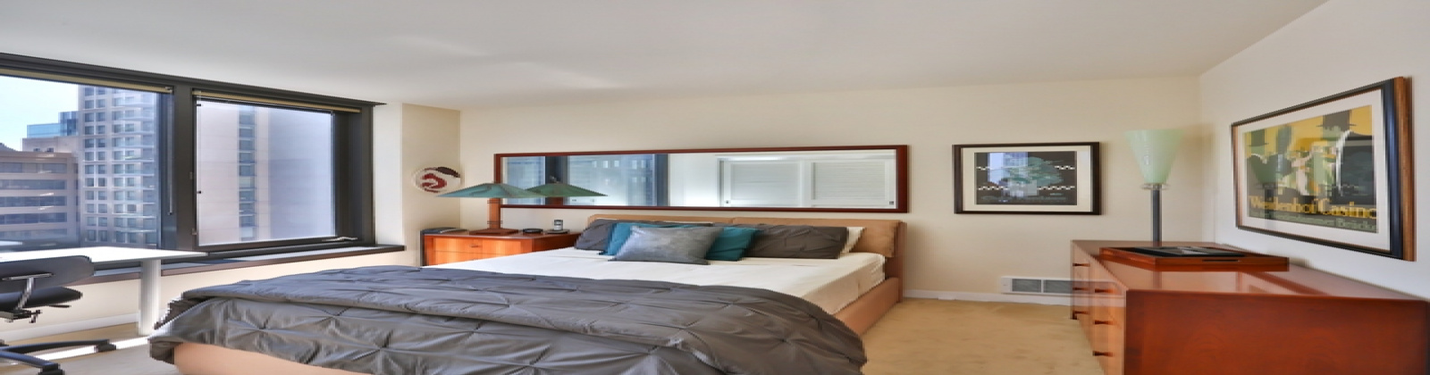 2 Bedroom/2 Bathroom condo at New Montgomery! Features: stainless steel appliances, granite counters, ceiling fan, desk, cherry wood floors, marble tiling, state-of-the art A/V system with surround sound, master with custom built-Italian queen bed and side tables, ensuite bath, walk-in closets, and twin bed that converts into sofa.

Amenities include: 24-hour attendant, bike parking, and roof deck with BBQ, gas fire pit and panoramic city views.

With a 94 Walk Score, this location offers easy access to FiDi, Union Square, the Embarcadero as well as San Francisco\'s world-class sports arenas.
No parking.